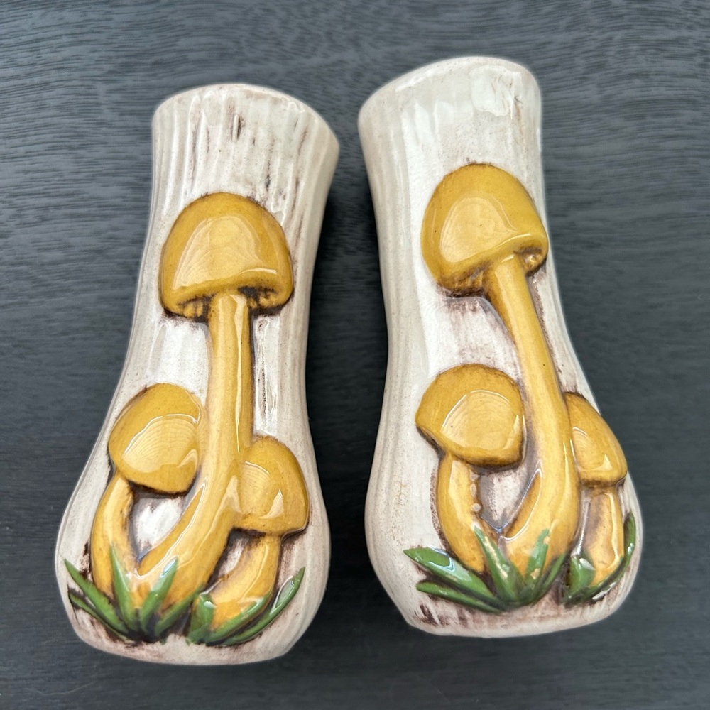 Vintage Mushroom Ceramic Salt & Pepper Shakers Set 70’s MCM Ceramic Hand Painted - Picture 7 of 8